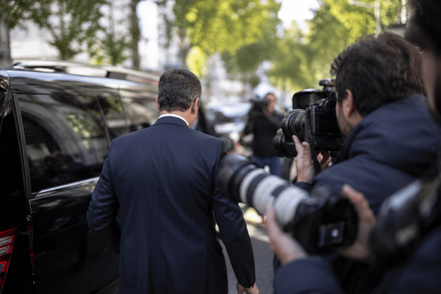 Cena de rua com paparazzi